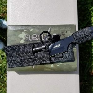 Survior Knive w/ firestarter